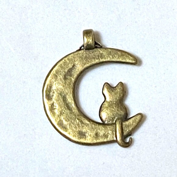 3/10$, Bronze Cat on the Moon Charm / Pendant for Jewelry Making, DIY Projects - Picture 2 of 5